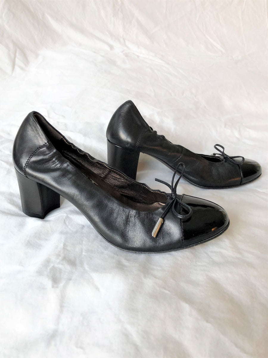 AGL Size 7 Black Leather Bow Pumps FABULUX