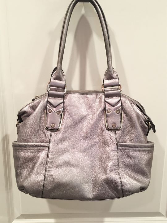 B. Makowsky Silver Leather hotsell Bucket Bag