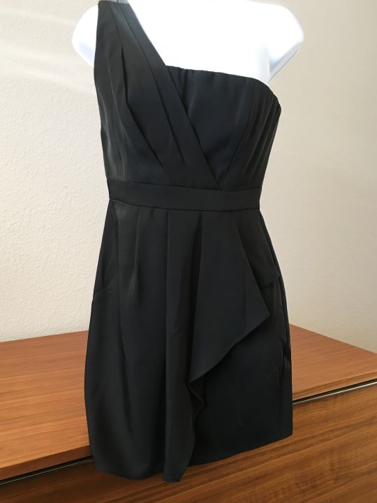 BCBGMaxazria NEW Size 4P Vanessa Black Silk One Shoulder Dress