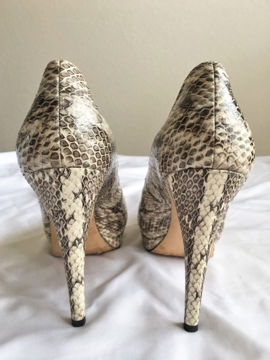 Vera Wang Lavender Size 8.5 Selima Beige Snakeskin Pumps FABULUX