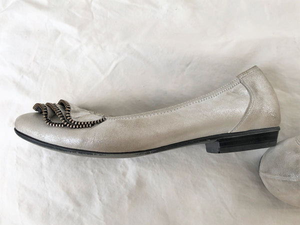 Paul Green Size 7.5 Epic Silver Zipper Flats